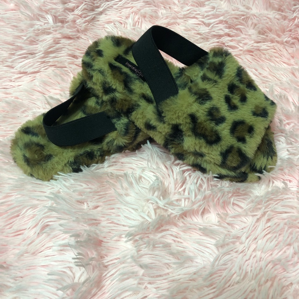 leopard fluff slipper Sz ( L 3/4)